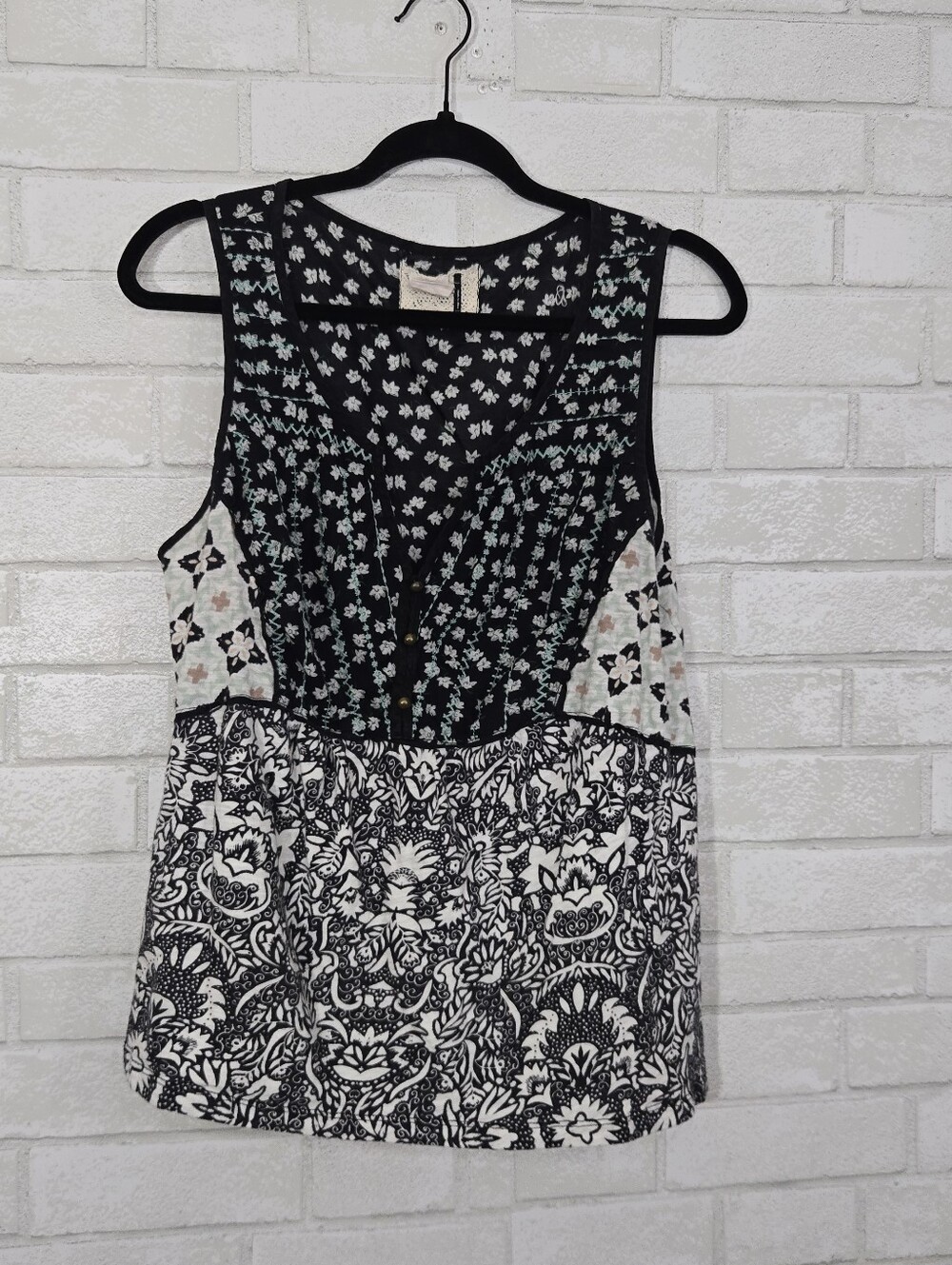 Akemi + Kin cute tank